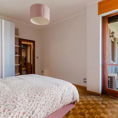 Semesterbostad Omar House *